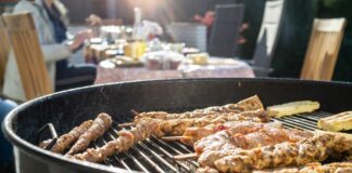 Jak grillować mięso na różne sposoby? Poradnik dla miłośników grillowania